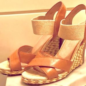 Tommy Bahama Women’s Leather Beach Sandal